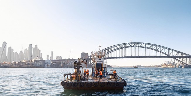 Sydney_Harbour_between_Dawes_Point_and_Blues_Point