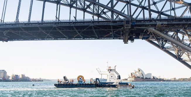 crossing_the_sydney_harbour